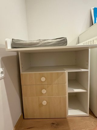 Habitación bebé: Cuna, armario y cambiador