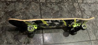 Skate con diseño de lobo