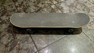 Skate con diseño de lobo