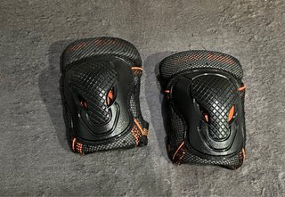 Protecciones Skate/Patín Negro Naranja