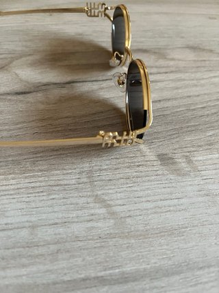 Óculos de sol Miu Miu dourados