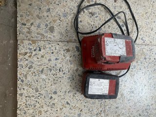 Cargador y 2 Baterías Hilti
