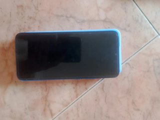 Xiaomi Redmi 9A Azul con funda rosa