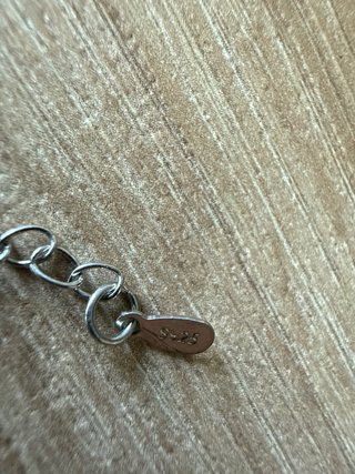 Pulsera plateada con tréboles y circonitas