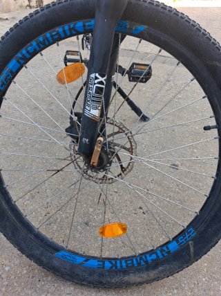 Bicicleta Eléctrica NCM Plata/Azul