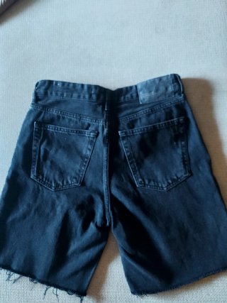 Pantalón corto Bershka negro Roto Talla 36