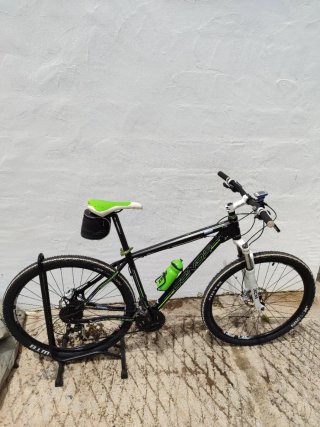 Bicicleta de Montaña Negra y Verde