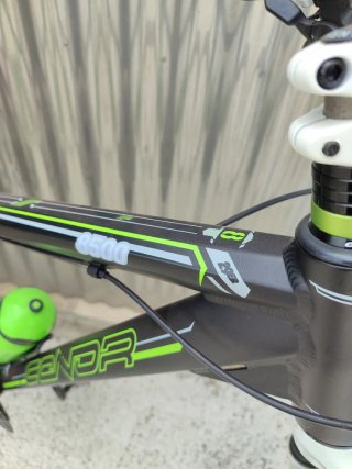 Bicicleta de Montaña Negra y Verde