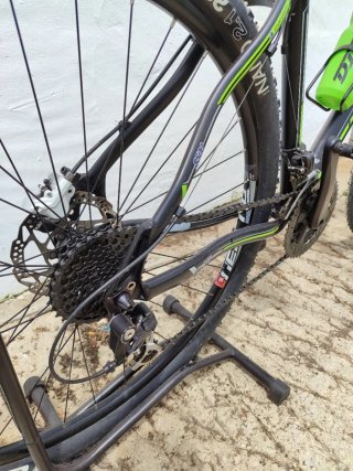 Bicicleta de Montaña Negra y Verde