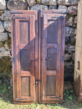 Ventanas de madera con contraventanas
