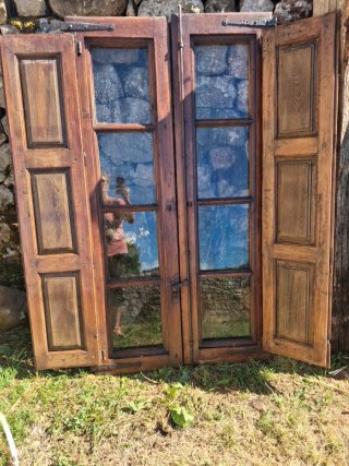 Ventanas de madera con contraventanas