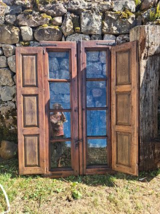 Ventanas de madera con contraventanas