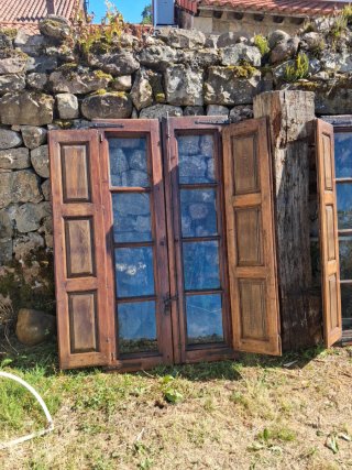 Ventanas de madera con contraventanas