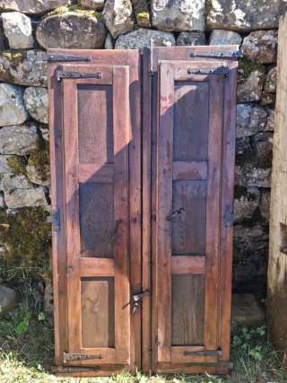 Ventanas de madera con contraventanas