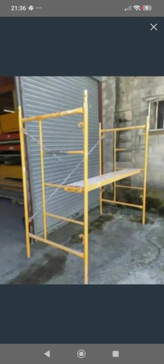 Andamio de construcción amarillo