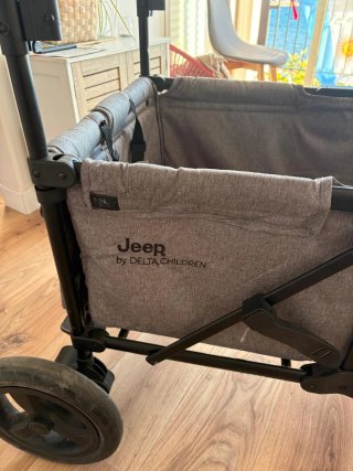 Carrito Wagon Jeep by Delta Children