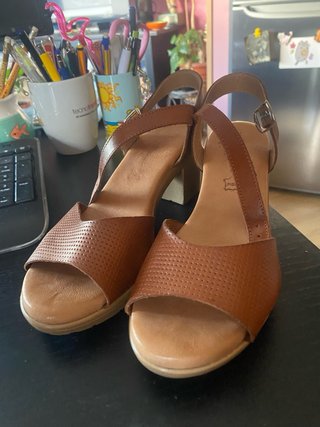 Sandalias de piel marrón  Poco uso , como nuevas