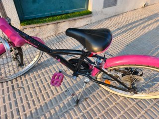 Bicicleta infantil BTWIN rosa y negra