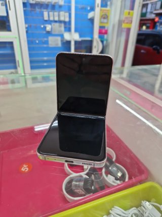 Samsung Galaxy Z Flip 5 256GB Morado