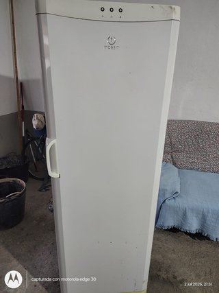 Congelatore verticale bianco