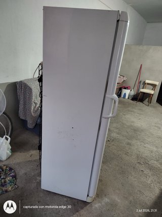 Congelatore verticale bianco