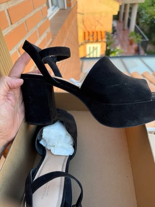Sandalias tacón Pull&Bear serraje negro