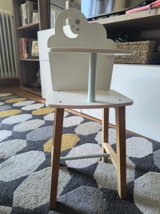 Cuna y trona de madera de juguete