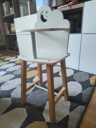 Cuna y trona de madera de juguete