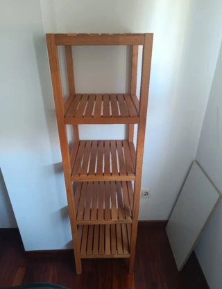 Estantería de madera