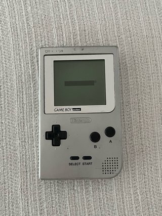 Solo hoy 130€ Game Boy Pocket Gris + 5 juegos