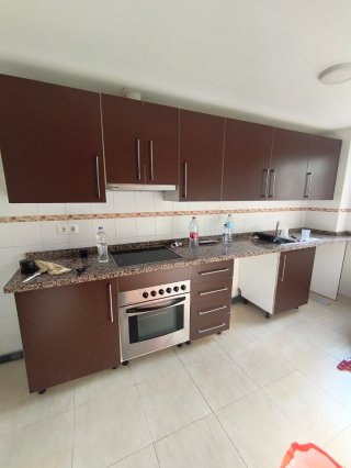 Cocina Muebles Marrón y Plata