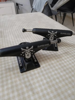 Ejes de skate Destructo negros