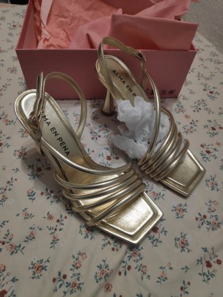 Zapatos Alma en Pena Dorados