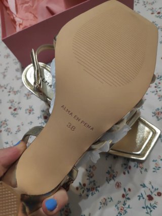 Zapatos Alma en Pena Dorados