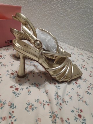 Zapatos Alma en Pena Dorados