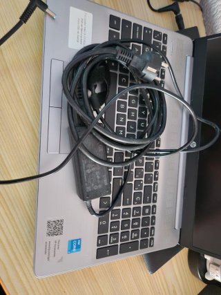 Portátil HP i3 11ª Gen 8GB RAM 240GB SSD