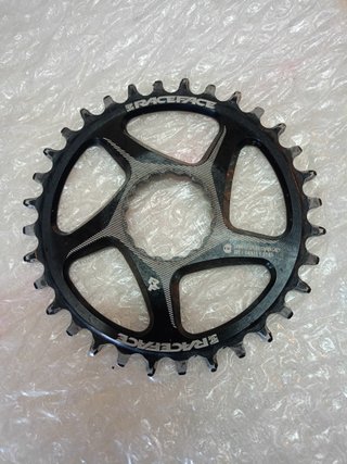 Plato Race Face 32T Negro
