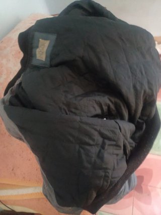 Chaqueta negra y gris