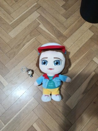 Peluche Dustin Stranger Things + Llavero