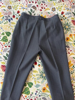 Pantalón negro y blanco estampado