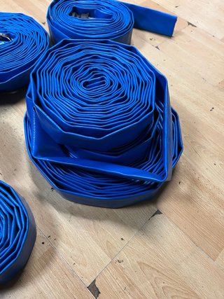 Mangueras de jardín azules (varias)