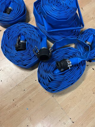 Mangueras de jardín azules (varias)