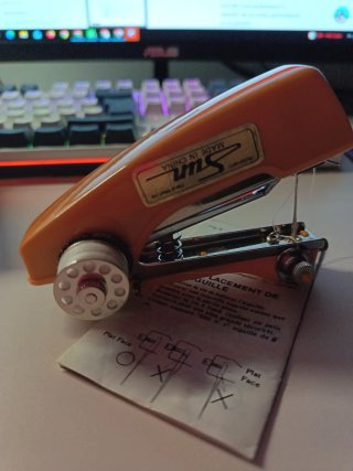 Máquina de coser portátil SUN