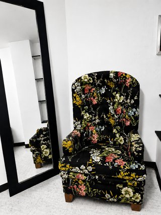 Sillón floral clásico capitoné