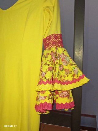 Traje de flamenca y mantoncillo