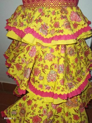 Traje de flamenca y mantoncillo