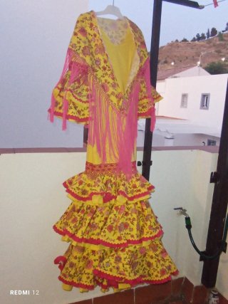 Traje de flamenca y mantoncillo