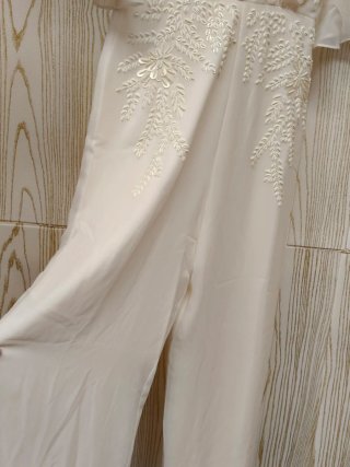Mono de novia  blanco bordado pedrería