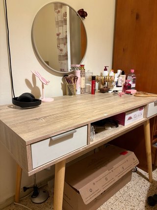 Escritorio madera y blanco