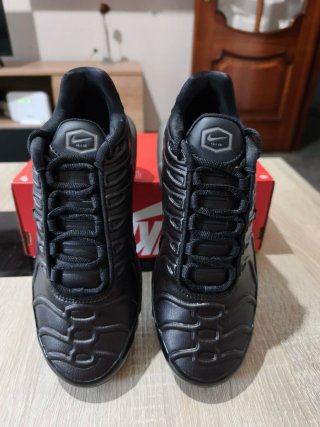 Nike Air Max Plus PRM Negro/Gris